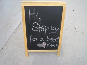 A sign welcoming beer lovers
