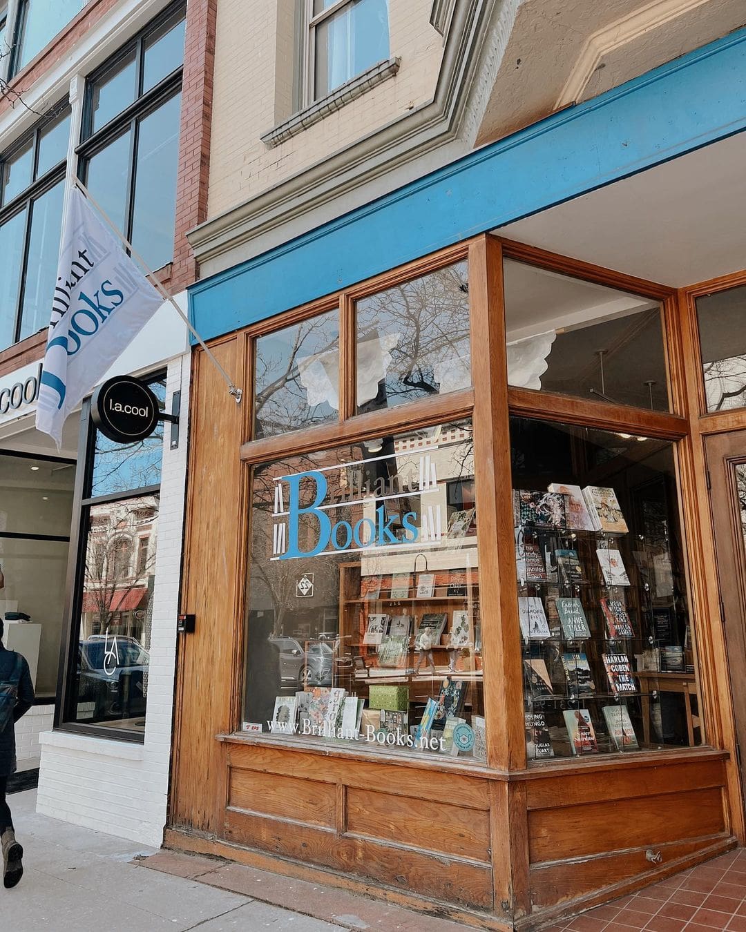 19 BEST Independent Michigan Bookstores for a New Read