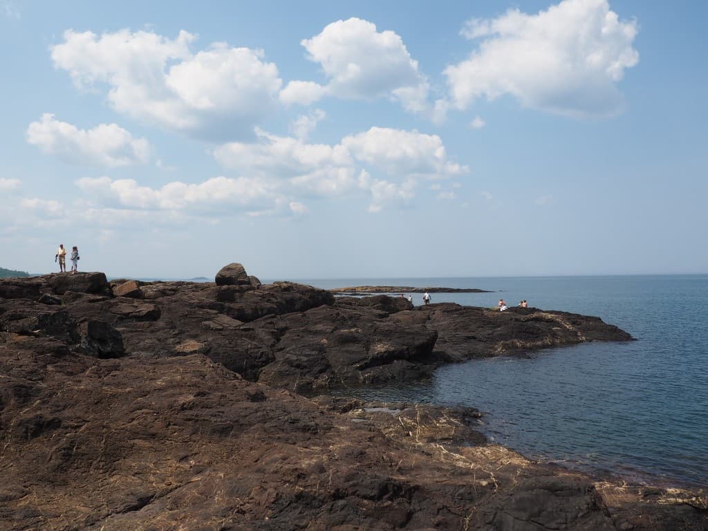 Black Rocks At Presque Isle Park - #Mittentrip Marquette - The Awesome Mitten