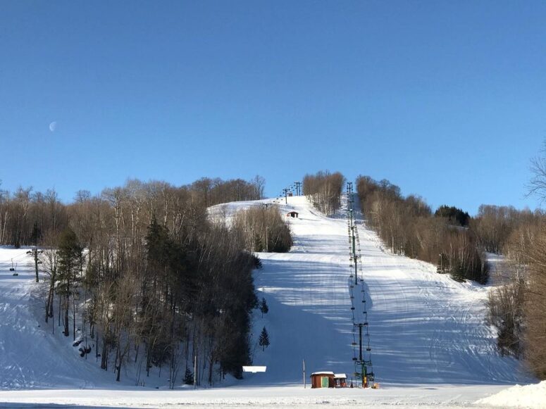 20+ AWESOME Michigan Ski Resorts [updated 2025]