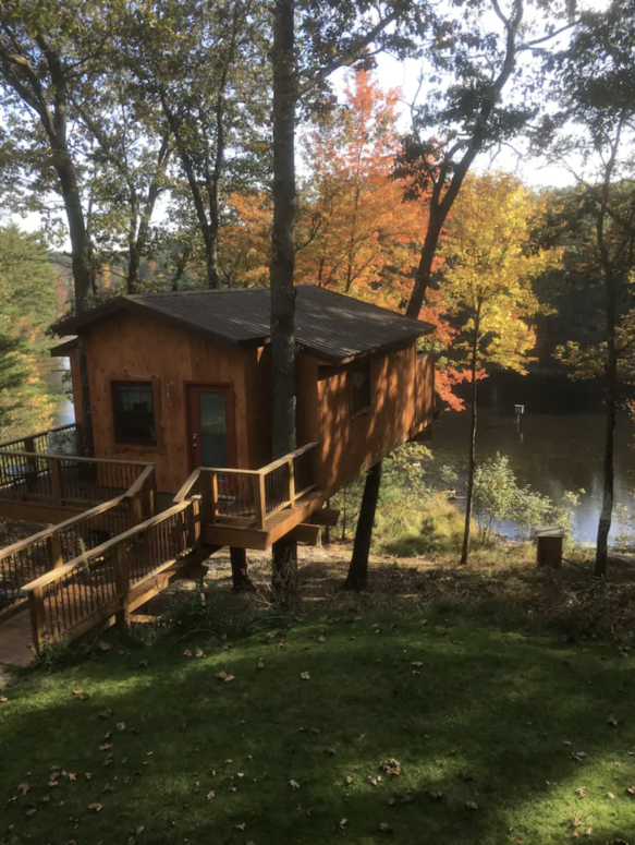 Serenity Now Treehouse - Whitehall, Michigan