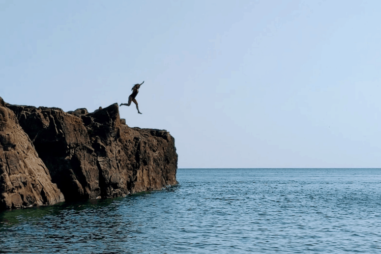 Black Rocks, Marquette - Cliff Jump Black Rocks Marquette