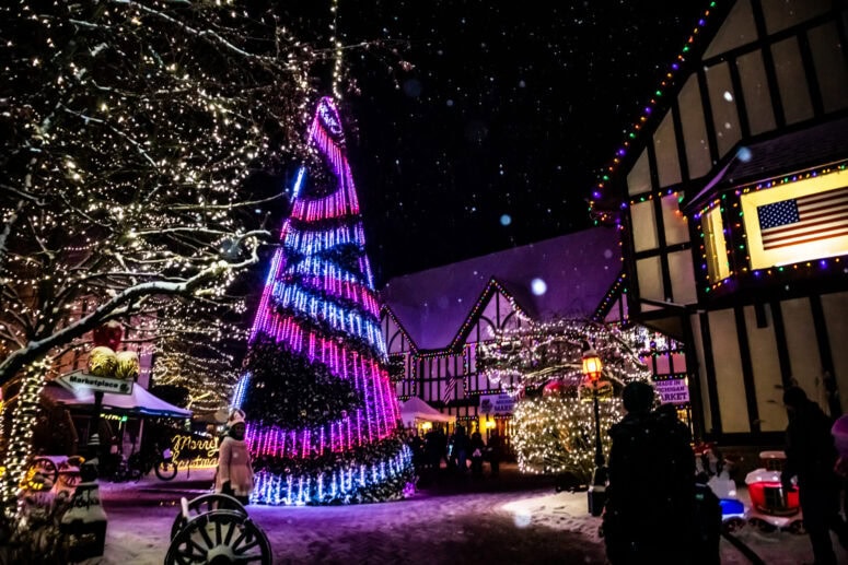 Holiday Stroll At Canterbury Village