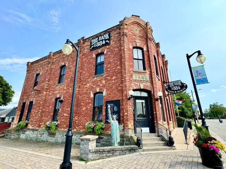 The Bank 1884 Food &Amp; Spirits-Port Austin