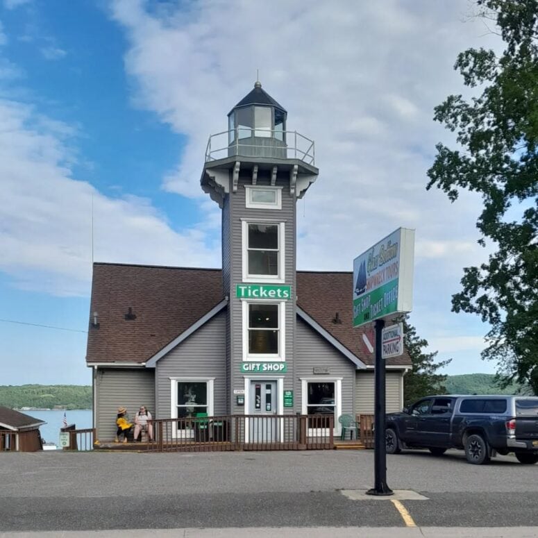 Munising’s Shipwreck Tours