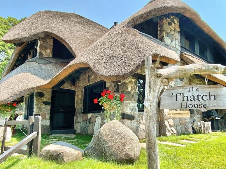 Mushroom House-Charlevoix