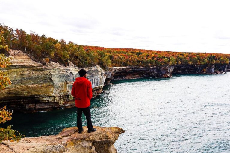 2026 AWESOME Guide to Pictured Rocks Hiking Trails