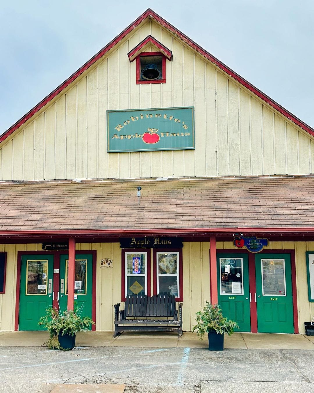 Robinette'S Apple Haus &Amp; Winery-Grand Rapids