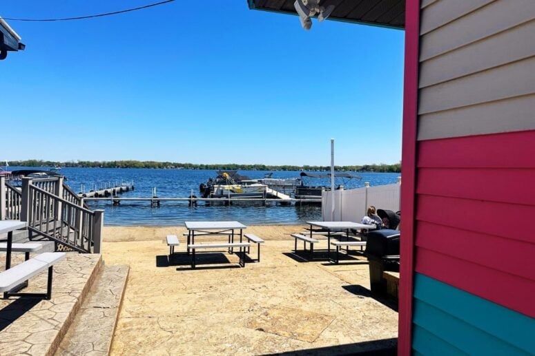 Dee'S Place On Whitmore Lake