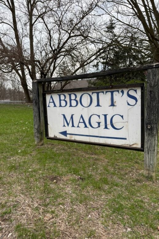 Sign Pointing The Way For Abbott's Magic In Colon, Mi.