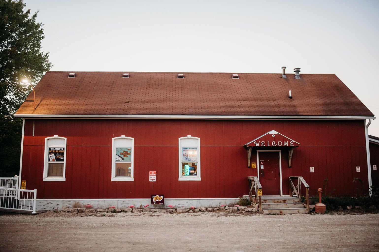 Barn Door Bar And Restaurant